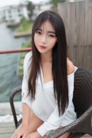 女大学生的沙龙室三中文字幕_BD影视在线观看